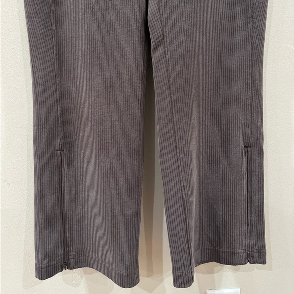 lululemon ribbed softstreme zip-leg high-rise cropped pant 25” size 12 - Picture 8 of 16